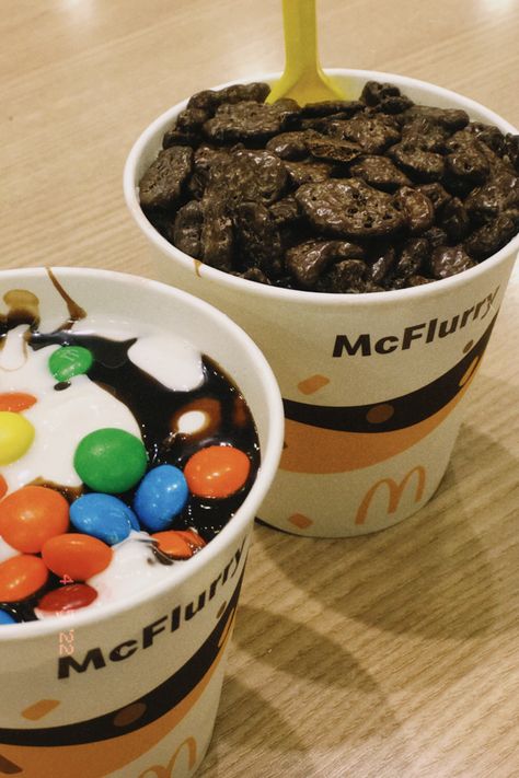 Mcdonalds Mcflurry Aesthetic, Mcflurry Aesthetic, Cupcake Recipes Uk, Mcdonalds Mcflurry, Mc Flurry, Cupcake Recipes Chocolate, Snack Mix Recipes, Food Babe, Think Food