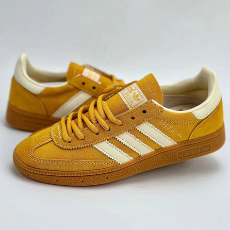 Adidas Originals Sampa Handball Spezial Grey Two Sneakers Brand New 100% Authentic No Trades Price Won't Be Discussed In The Comments All For Sale Items Are Available Size: Eu 40.0 (Us-Men 7.0 Or Us-Women 8.0) Heel-Toe 24.6cm Comes In Original Box The Box Will Be Packed Well Adidas Spezial Women, Adidas Sambarose, Adidas Superstar Women, Adidas Yellow, Yellow Adidas, Bold Shoes, Handball Spezial, Adidas Supernova, Yellow Sneakers