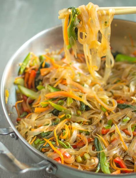 Mungbean Noodle Recipes, Mung Bean Noodles, Healthy Nibbles, Noodles Healthy, Bean Noodles, Vegetarian Ramen, Cellophane Noodles, Asian Vegetarian Recipes, Vegan Chinese