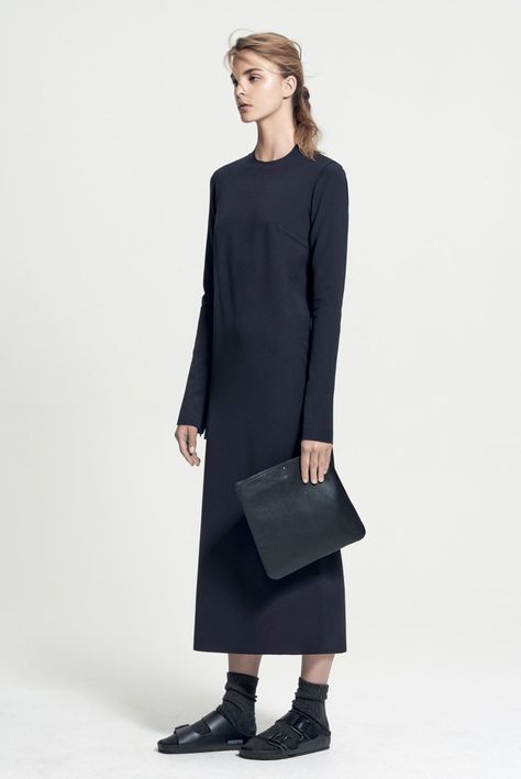 Bassike Resort 2014 Collection Sloppy Chic, Minimalistic Dress, Leather Dresses, Minimal Fashion, Clean Lines, Minimalist Fashion, Trend Setter, Fashion Designer, Black Fashion