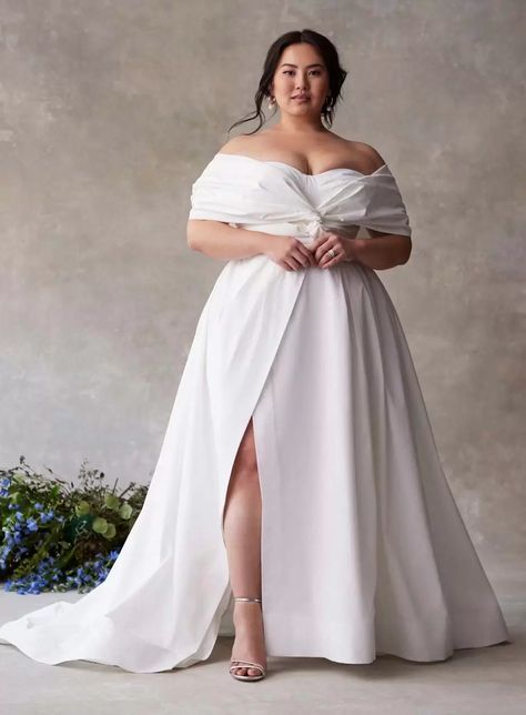 Classy Bridal Gown, Plus Size Mermaid Wedding Dress With Sleeves, Wedding Dress For Chubby Brides, Married Dress, Curvy Wedding Dress, Curvy Wedding, Plus Wedding Dresses, Plus Size Brides, Plus Size Wedding Gowns