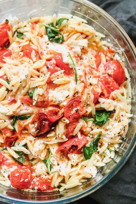 Lemon Orzo Salad with Roasted Tomatoes and Goat Cheese has only 5 INGREDIENTS and is the perfect summer pasta salad. Great room temperature or cold! Tomatoes And Goat Cheese, Orzo Salat, Lemon Orzo Salad, Spring Luncheon, Lemon Orzo, Slow Roasted Tomatoes, Orzo Pasta Salad, Classic Caesar Salad, Pasta Sides