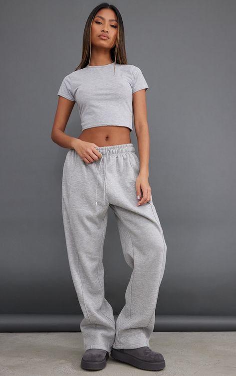 Plt Joggers Outfit, Wide Legged Joggers, Jogger Sweats Outfit, Joggers Wide Leg, Wide Leg Tracksuit Outfit, Best Wide Leg Pants, Jogging Bottoms Outfit, Flared Joggers Outfit, Wide Joggers Outfit