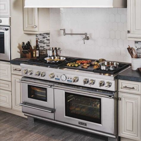 Thermador 60" Professional Series Commercial Depth Dual Fuel Range #kitchen, #luxurious, #performance Stoves Range, Kitchen Stove, Kitchen Shelves, Kitchen Styling, Home Staging, Dream Kitchen, Kitchen Renovation, A Kitchen, Vintage Kitchen