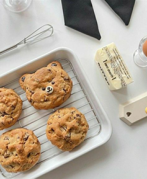 Cookies Photography, Bakery Kitchen, Cookie Bakery, Bear Cookies, Cute Baking, Pretty Dessert, Baking Business, Desk Ideas, Cookie Inspiration