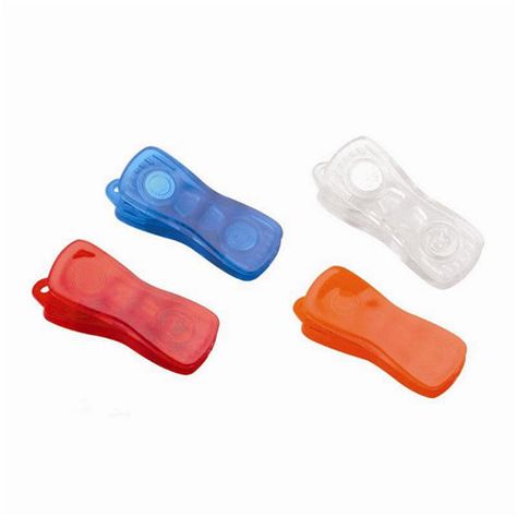 Although these plastic magnetic clips are ordinary,they are good helper in our office. Organize Files, Life Tools, Food Clips, Plastic Clips, Can Organizer, File Organization, Bag Clips, Paper Clips, Clothespins