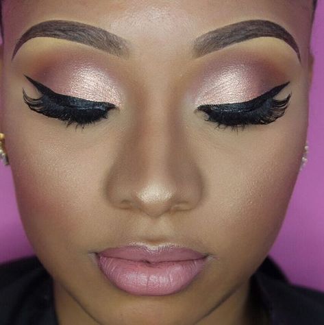 Graduation makeup for black girls Soft Pink Makeup Looks, Pink Makeup Looks Black Women, Makeup Ideas For Black Women, Soft Pink Makeup, Pink Makeup Look, Maquillage Yeux Cut Crease, Black Eyebrows, Wedding Makeup Tips, Graduation Makeup