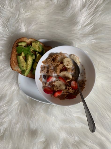 avocado toast and raisin and bran flakes cereal with strawberries and bananas healthy breakfast Bran Flakes Cereal, All Bran Flakes, Strawberries And Bananas, Bran Flakes, Cereal Breakfast, Breakfast Inspiration, Bran Cereal, Banana Breakfast, Yummy Comfort Food