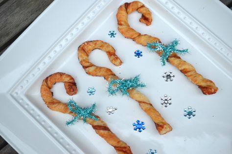 Magical Jack Frost Cookies. I made these at Charlotte's birthday party and they were a hit. Super simple and perfect to eat while watching Rise of the Guardians. Frost Cookies, William Joyce, Twins Birthday, Coconut Palm Sugar, Movie Snacks, Cookie Time, Rise Of The Guardians, Cookie Frosting, Rose Party