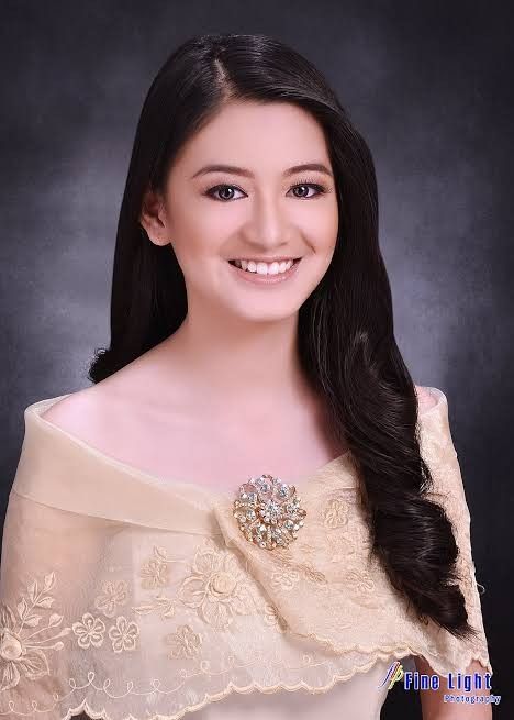 Graduation Toga Template, Graduation Pictures Edit, Filipiniana Graduation Picture, Filipina Gown, Graduation Toga, Professional Profile Pictures, Graduation Attire, Modern Filipiniana Dress, Graduation Shoot