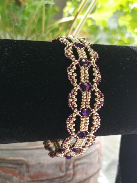 Formal Beaded Bracelets, Lacy Bracelet, Netted Bracelet, Bracelet Tutorials, Seed Bead Bracelet Patterns, Beaded Designs, Beautiful Beaded Bracelet, Beaded Jewelry Bracelets, Beadwork Bracelet