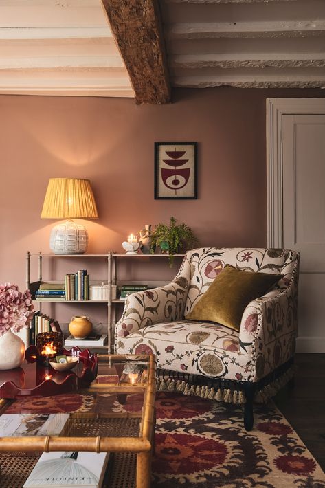 Taupe And Red Living Room, Sitting Room Ideas Color Schemes Warm, Victorian Living Room Paint Color Ideas, Pink Taupe Living Room, Terracotta Cottage Living Room, Small Cozy Sitting Room, Snug Interior Design, Terracotta Pink Living Room, Traditional Sitting Room Ideas