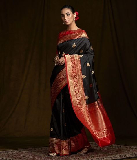 Sarees Black, Baluchari Saree, Black N Red, Paisley Motifs, Saree Draping, Black Saree, Katan Silk, Stylish Sarees, Banarasi Sarees