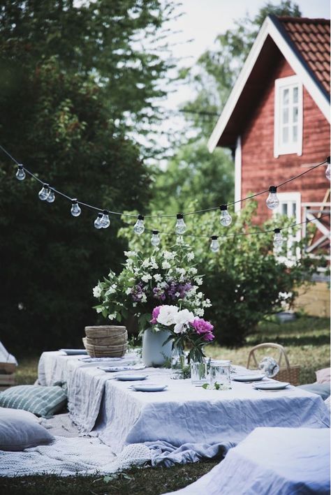 Midsummer's Eve, Swedish Cottage, Red Cottage, Have Inspiration, Summer Cottage, Summer Entertaining, Little Cottage, Garden Cottage, Scandinavian Home