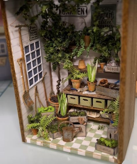 Miniature Greenhouse, Room Box Miniatures, House Kits, Secret House, Diy Doll Miniatures, Doll House Crafts, 2022 Calendar, Dollhouse Miniatures Diy, Dolls House Interiors