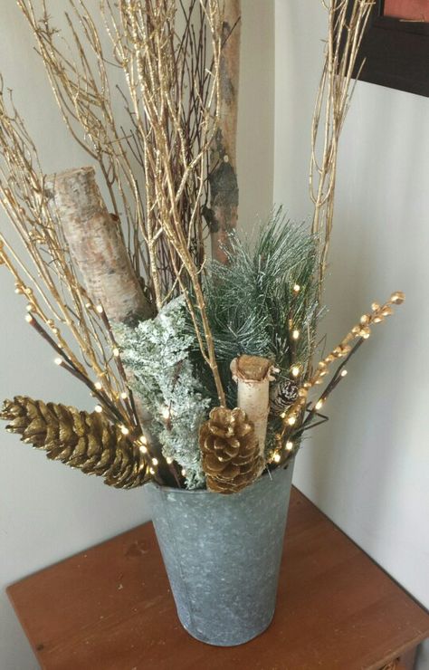 Christmas Sap Bucket Urn Decorations Maple Syrup Buckets Decor, Sap Bucket Decor, Sap Bucket Decor Christmas, Sap Bucket Ideas, Galvanized Christmas Decor, Christmas Galvanized Bucket, Bucket Decor Ideas, Metal Bucket Ideas, Birch Planter