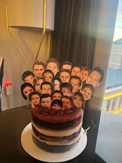 Hear Me Out Cake Celebrities, Celeb Crush Cake, Crush Birthday Cake, Celebrity Crush Cake, Cakes With Pictures Printed On Them, Candy Crush Cakes, Men Cakes, Best Birthday Cake, Short Birthday Wishes