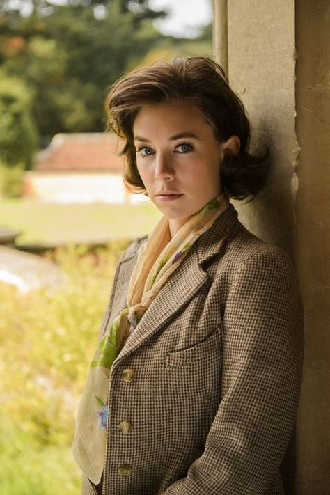 Beauty, Hairstyle, Eye, Photography, Photo shoot, Outerwear, Smile, Model, Brown hair, Long hair, Princess Margaret The Crown, Margaret The Crown, Vanessa Kirby The Crown, The Crown Season 1, The Crown Netflix, Crown Netflix, The Crown Season, Crown Aesthetic, Vanessa Kirby