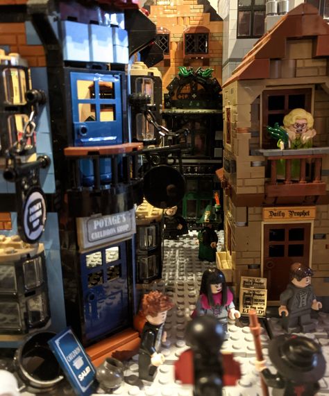 Lego Harry Potter Diagon Alley, Lego Leaky Cauldron, Lego Diagon Alley Moc, The Leaky Cauldron, Wizard Wheezes, Harry Potter Diagon Alley, Leaky Cauldron, Diagon Alley, Lego Harry Potter