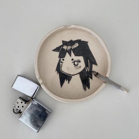 Kawaii Ashtray, Punk Ceramics, Ashtray Aesthetic, Aesthetic Ashtray, Diy Ashtray, Ashtray Design, Clay Idea, Boo Basket, Clay Craft