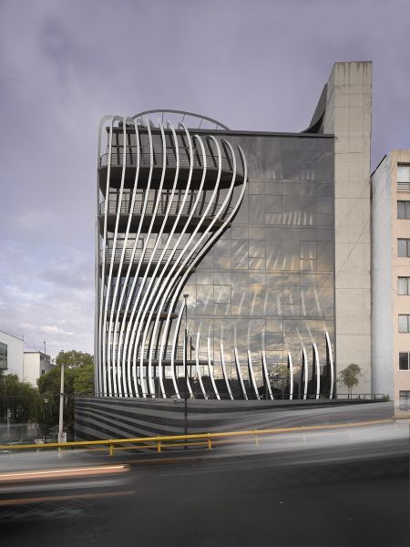 Threads - Exterior - Triangular aluminum fins undulate in and out of the building's façade in a striking manner. Commercial And Office Architecture, Parametric Architecture, Best Architects, Zaha Hadid Architects, Education Architecture, Building Facade, Facade Architecture, Futurism, Futuristic Architecture