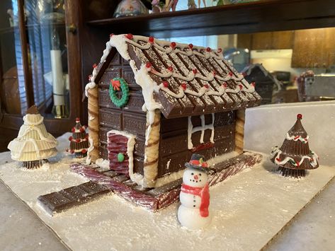 Homemade Gingerbread House, Gingerbread House Ideas, Candy House, Christmas Gingerbread House, Celebrity Portraits, Kit Kat, Christmas Gingerbread, A Christmas Story, Gingerbread House