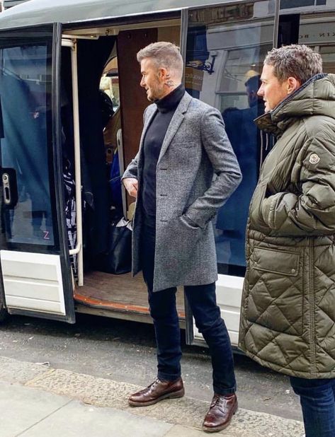 Winter Business Casual Outfits Boots, David Beckham Winter Style, Beckham Style Outfits, Black Men Winter Fashion, David Beckham Casual, David Beckham Outfit, Nyc Mens Fashion, Casual Mens Fashion, Fashion For Men Over 40