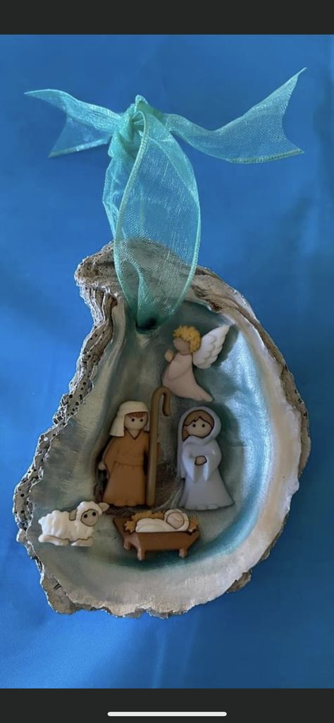 Seashell Christmas Ornaments, Beach Christmas Ornaments, Oyster Shell Crafts, Seashell Projects, Nativity Ornaments, Shell Ornaments, Beach Christmas, Christmas Nativity Scene, Christmas Nativity