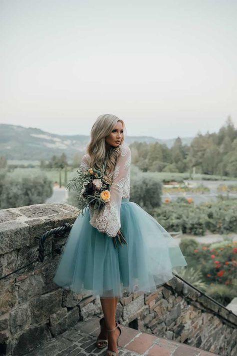 The City Blonde - romantic, feminine outfit with a blue tulle skirt, white lace top and a beautiful bouquet Tutu En Tulle, Blue Tulle Skirt, Blue Tulle, Two Pieces, Tulle Skirt, Prom, Skirt, Stone, Lace