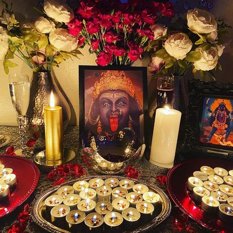 Hindu Altar Ideas Home, Maa Kali Aesthetic, Kali Ma Altar, Indian Witchcraft, Lakshmi Altar, Kali Energy, Kali Tantra, Kali Altar, Temple Bedroom