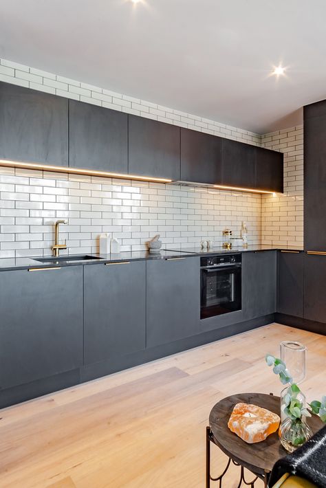 Black Kitchen With Wood Floor, Tiles For Grey Kitchen, Wooden Floor Tiles Kitchen, Black And White Scandinavian Kitchen, Black Kitchen Wood Floor, Black Tiled Kitchen, Wooden Floor Kitchen Ideas, Metro Tile Kitchen, Kitchen Ideas Monochrome