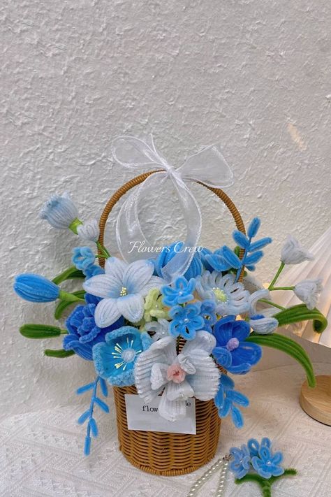 blue and white flower basket for baby shower party Flower Home Decoration, Flowers Pot, Clean Flowers, Diy Bouquet Wrap, Useful Projects, Pipe Cleaner Flowers, Fleurs Diy, Mini Flowers, Diy Pipe