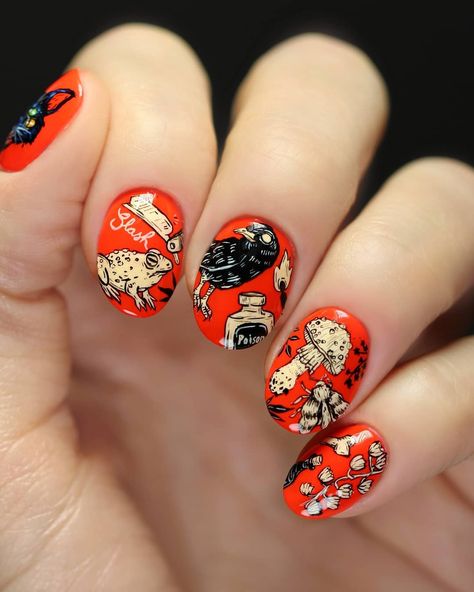 Cryptid Nails, Cricut Nail Art, Nail Halloween, Tattoo Nails, Nail Art Paint, Fingernails Painted, Charm Bracelet Watch, Spooky Nails, Polished Nails