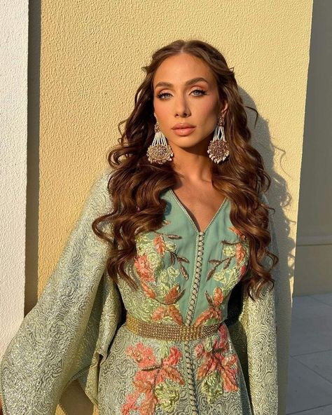 Loujain Adada in Moroccan Caftan by designer Selma Benomar Loujain Adada, Dubai Bling, Dubai Outfits, Moroccan Clothing, Kaftan Style, Arab Beauty, Moroccan Caftan, Moroccan Style, Fitness Gym