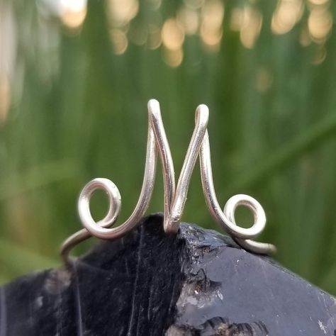 This handmade M initial ring is delicate, adjustable and a perfect way to show some self love or as a thoughtful, personalized gift! Wrapped by hand using nickel free, non tarnish, high quality wire, this ring is custom made JUST FOR YOU!-----------------------------------------------MATERIAL: The wire is made out of high quality non-tarnish coated copper wire that is nickel free.-----------------------------------------------ADJUSTABLE SIZING: You can choose the ring in tiny (fits US 3-5), smal M Initial, Wire Jewelry Earrings, Accessorize Jewellery, Initial M, Wire Wrapped Ring, Letter Ring, Copper Art, Letter Gifts, Diy Wire Jewelry