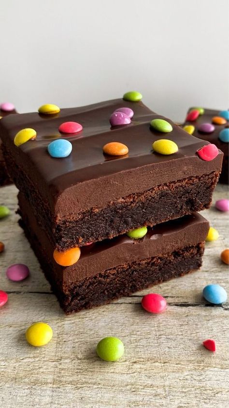 Homemade Cosmic Brownies 😍 | Homemade Cosmic Brownies 😍 A super fudgy chocolate brownie base, topped with a rich chocolate ganache and rainbow chocolate pieces 🤤 These brownies are... | By Fitwaffle Homemade Cosmic Brownies, Fitwaffle Kitchen, Rainbow Chocolate, Recipes Easter, Cosmic Brownies, Chocolate Pieces, Cinnamon Butter, Cinnamon Swirl, Fudgy Brownies