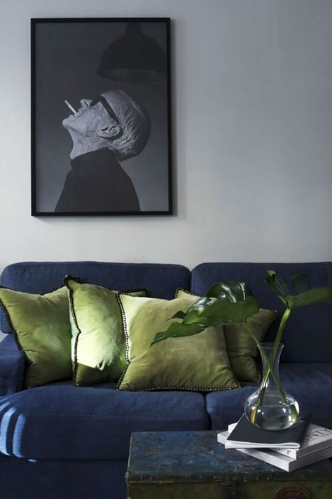 Blue Sofas Living Room, Ett Hem, Blue Couches, Yellow Cushions, Green Cushions, Blue Sofa, Green Pillows, Blue Living Room, Blue Cushions