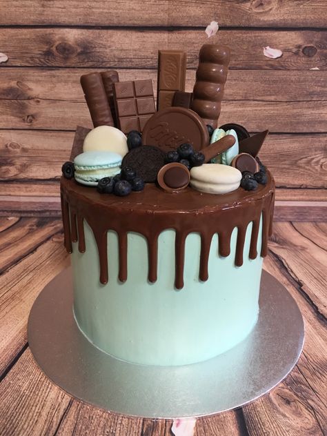 Blue Oreo Cake, Blue Chocolate Cake, Moose Cake, Birthday Cake For Father, Blue Birthday Cakes, Chocolate Cake Designs, Chocolate Drip Cake, Simple Cake Designs, Baby Boy Cakes