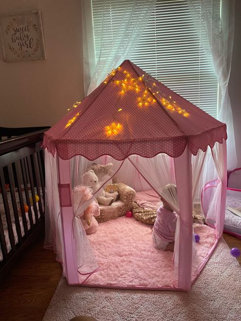 Cute Tent Ideas Bedroom, Princess Tent Ideas, Princess Tent Party, Toddler Girl Princess Bedroom, Princess Room Toddler, Kids Tent Decoration Ideas, Princess Bedroom Ideas Toddler, Princess Toddler Room, Pink Toddler Room