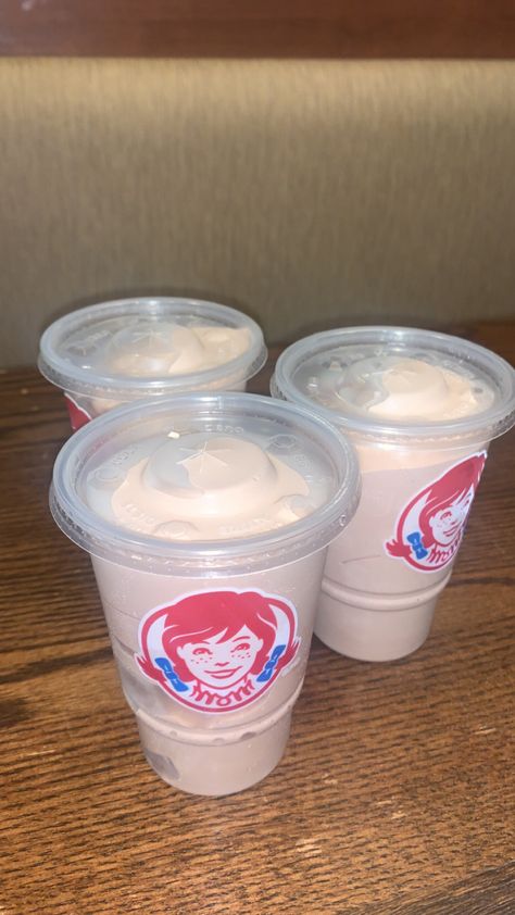 Wendy Frosty, Wendys Food, Frosty Wendys, Frosty Ice Cream, Wendy's Frosty, Friends Hangout, Aesthetic Friendship, Chocolate Aesthetic, Wendys Frosty