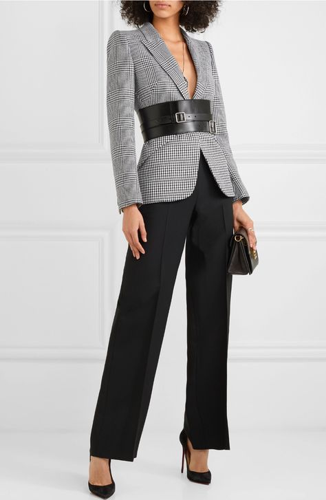 Checked Brooks Brothers blazer, obi belt, black wide legged pants, pumps Alexander Mcqueen Clothing, Chique Outfits, Woman Suit Fashion, Look Vintage, Business Attire, Suit Fashion, Wool Blazer, Work Fashion, Look Fashion