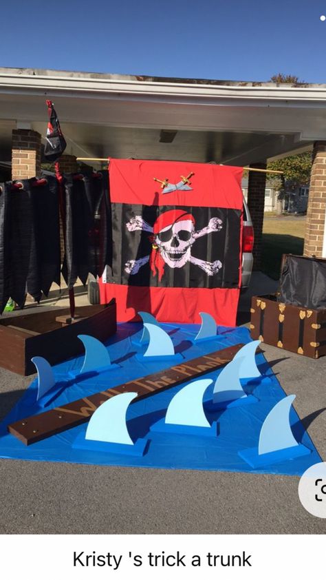 Pirate Vbs, Pirate Photo Booth, Peter Pan Halloween, Pirate Halloween Decorations, Pirate Lego, Trunker Treat Ideas, Pirate Halloween Party, Pirate Themed Birthday Party, Pirate Photo