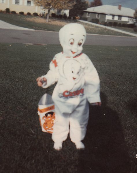 I totally wore this one year! ;) Casper Costume, Casper The Ghost, Nightmare Fuel, Vintage Halloween Photos, Vintage Halloween Images, Vintage Halloween Costume, Ghost Costume, Casper The Friendly Ghost, Halloween Photo