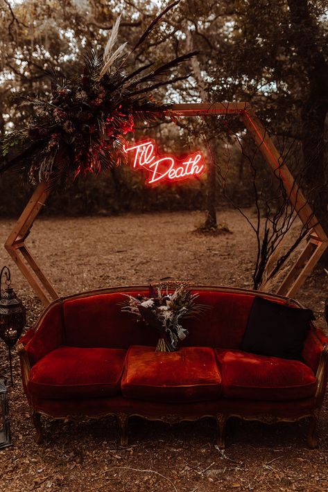 Moody Fall Wedding Reception, Dark Backyard Wedding, Halloween Wedding Backdrop, Edgy Backyard Wedding, Outdoor Dark Wedding, Romantic Halloween Wedding, Dark Wedding Aesthetic Decor, Eternally Yours Wedding, Spooky Wedding Photos