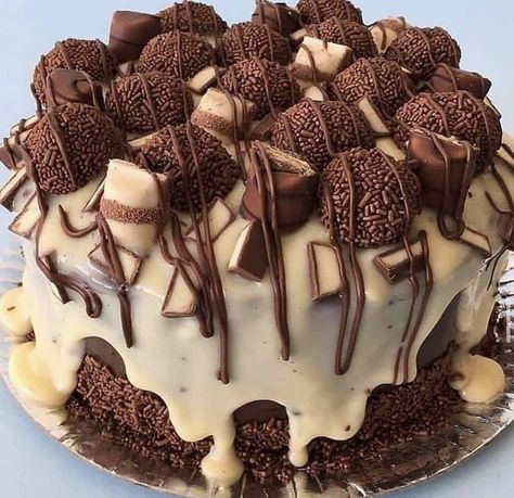 Cheesecake Oreo, Crazy Cakes, Sweet Snacks Recipes, Köstliche Desserts, Cute Desserts, Drip Cakes, Pavlova, Cafe Food, Interesting Food Recipes