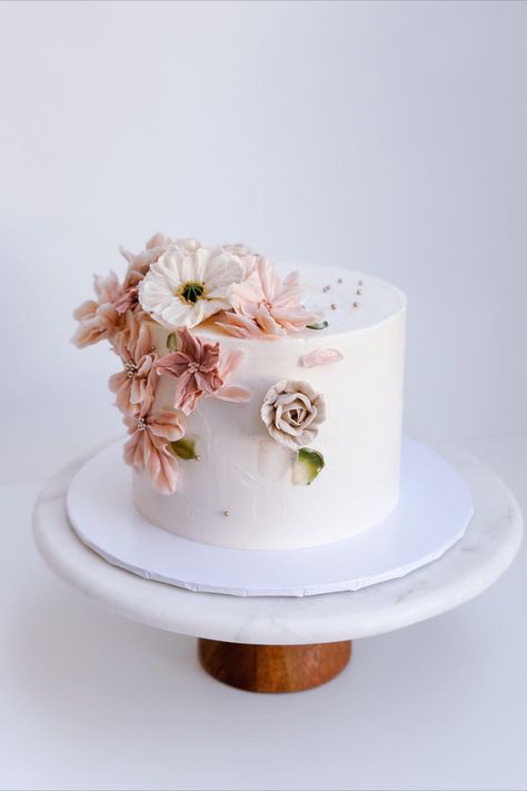 Peach Colored Cake, Violet Cake, 1 Tier Cake, One Tier Cake, Textured Wedding Cakes, Violet Cakes, Dessert Decor, Single Tier Cake, Striped Cake