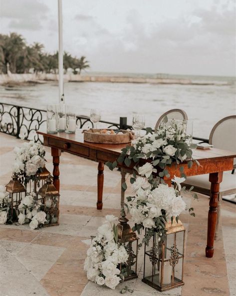 White Candles Wedding, Head Table Wedding Decorations, Louis Xv Chair, White Floral Arrangements, Head Table Wedding, Table Inspiration, Chair White, White Details, Chocolate Decorations