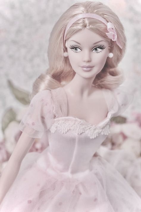 Barbie Coquette, Vintage Princess Aesthetic, The Cardigans, Doll Aesthetic, Pink Girly Things, Vintage Barbie Dolls, Blogger Girl, Everything Pink, Pretty Dolls