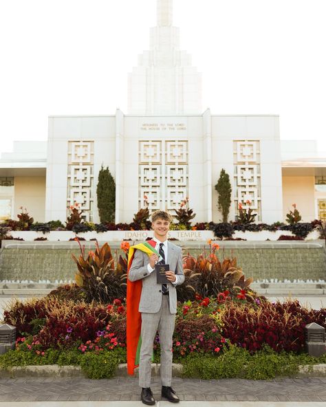 Missionary pics with @breckensearle_ 🤍 Missionary Pose Reference, Mission Fits, Missionary Work, Pose Reference, Cute Pictures