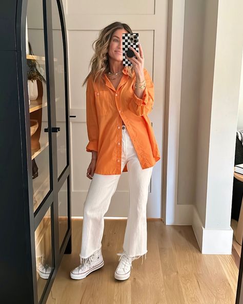 Orange Button Down Shirt Outfit, Orange Linen Shirt Outfit, Orange Button Up Shirt Outfit, How To Style Orange Shirt, Orange Blouse Outfit, Orange And White Outfits, Poplin Shirt Outfit, Orange Shirt Outfit, Linen Blouse Outfit